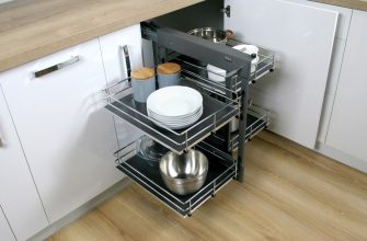 Организация хранения в угловой кухне: волшебные выкатные корзины и карусели